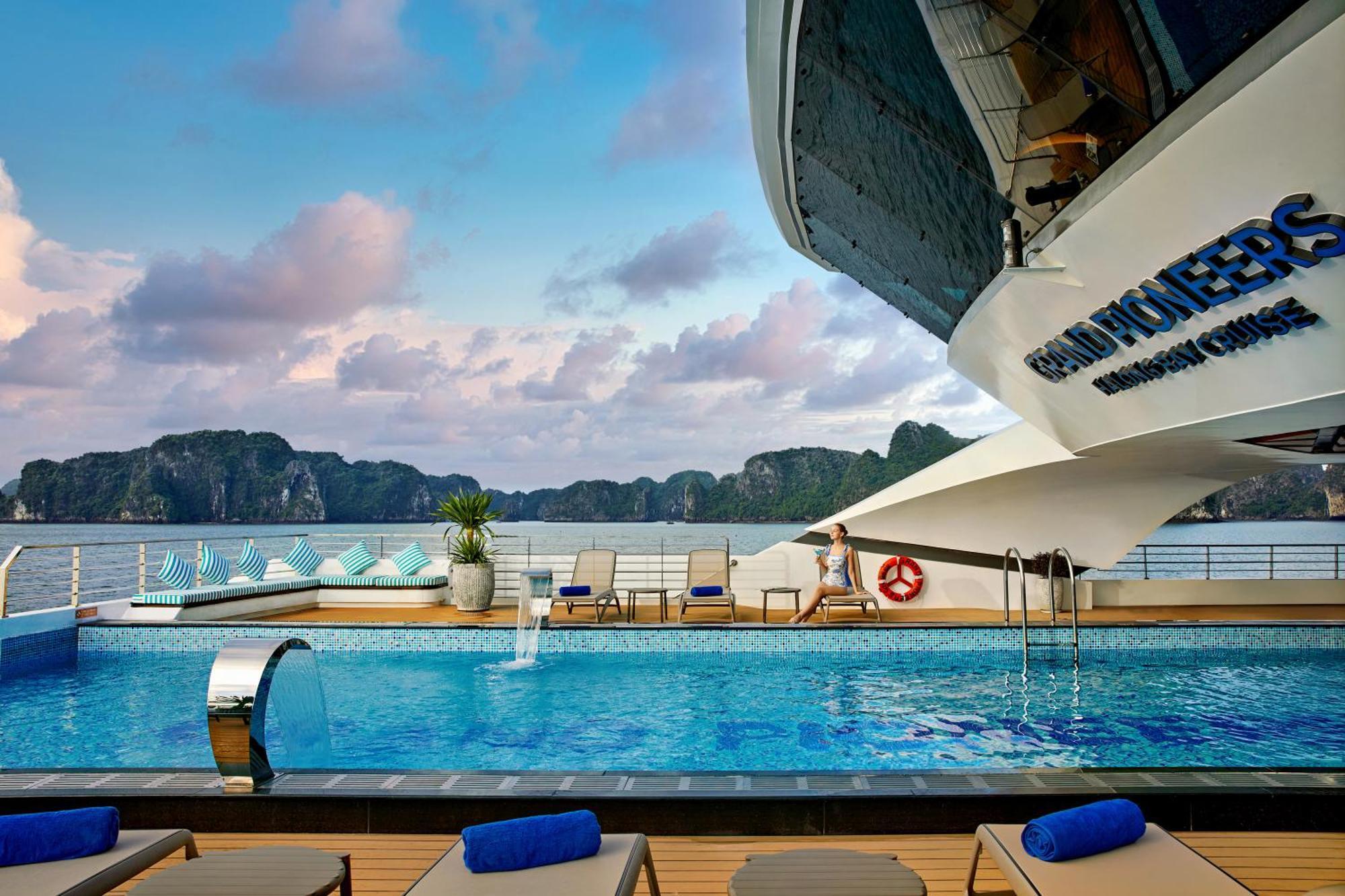 Grand Pioneers Halong Bay Cruise 2 호텔 하롱 외부 사진