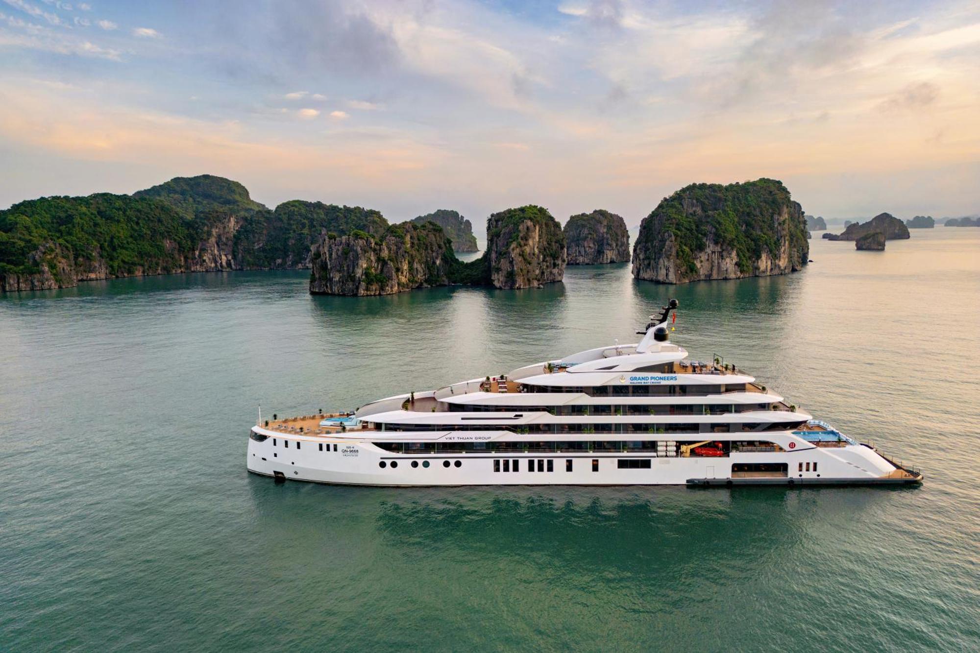 Grand Pioneers Halong Bay Cruise 2 호텔 하롱 외부 사진